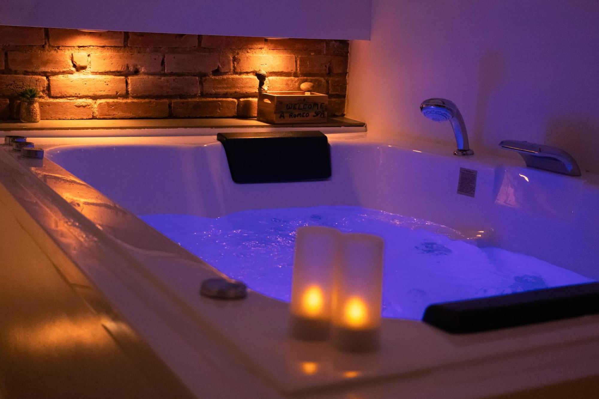 O Romeo - Suite Privee Fougères エクステリア 写真
